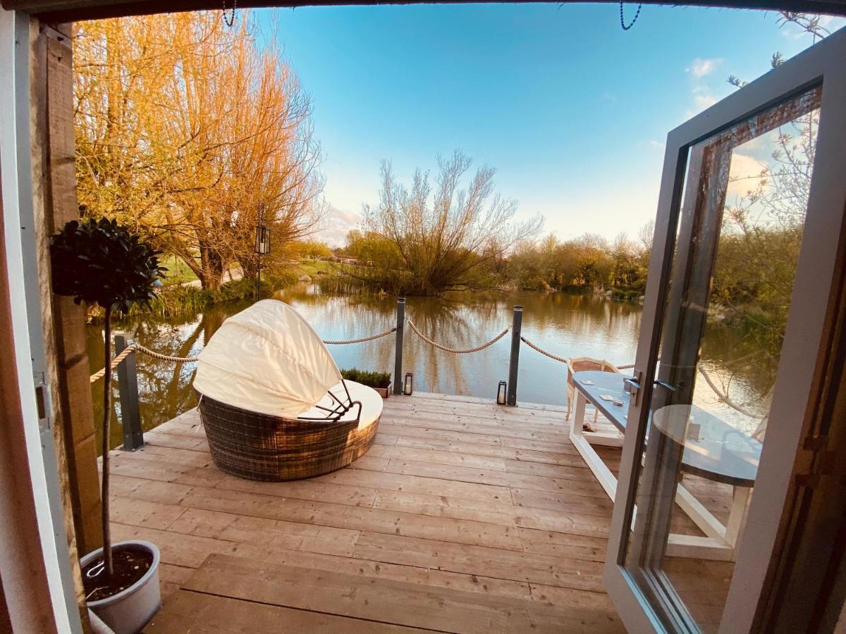 Gorgeous Bruton Chic Lakeside Boat House. Exteriör bild